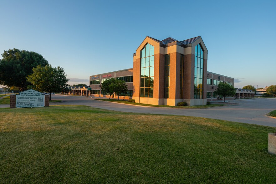 More Photos Of 4949 Westown Pky, West Des Moines Office For Lease