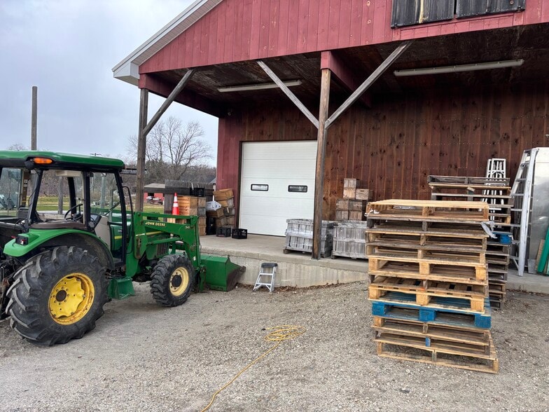 More Photos Of 138 Main Rd, Westhampton Restaurant For Lease