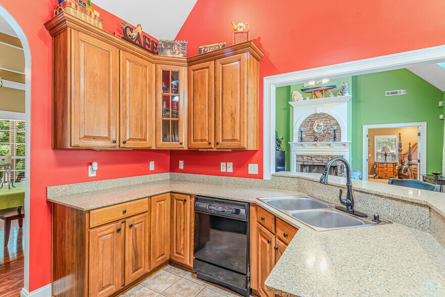 More Photos Of 170 St Gabriel Way, Fayetteville Light Manufacturing For Sale