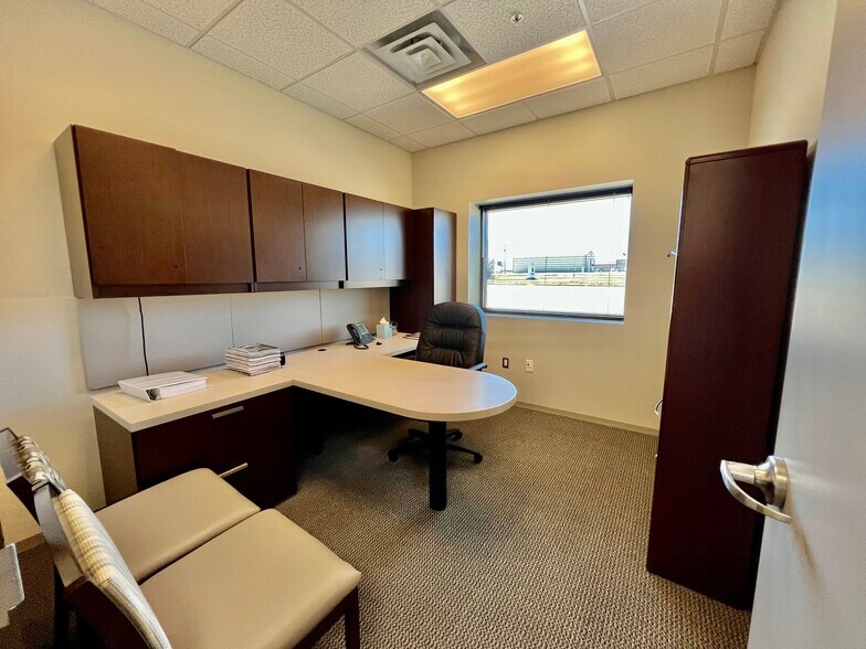 More Photos Of 220 N Sara Rd, Oklahoma City Service For Lease