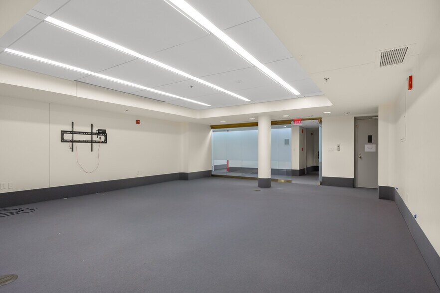 More Photos Of 301 Washington St, Columbus Office For Lease