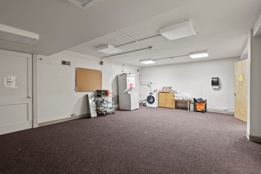 More Photos Of 1631 Main St, Niagara Falls Industrial For Sale