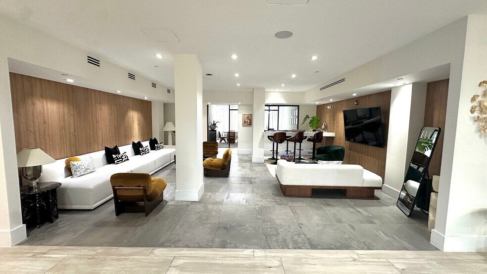 More Photos Of 600 NE 36th St, Miami Apartments For Lease