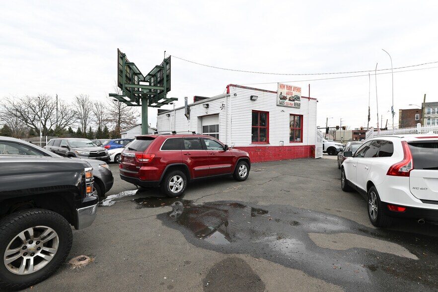 More Photos Of 385 New Park Ave, Hartford Auto Repair For Sale