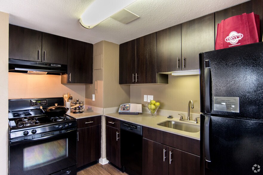 More Photos Of 901 N Sherman St, Denver Apartments For Lease