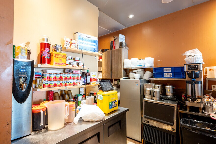 More Photos Of 28 S Unionville Av, Markham Storefront Retail Office For Sale