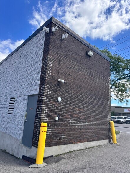 More Photos Of 1707 Sismet Rd, Mississauga Service For Lease