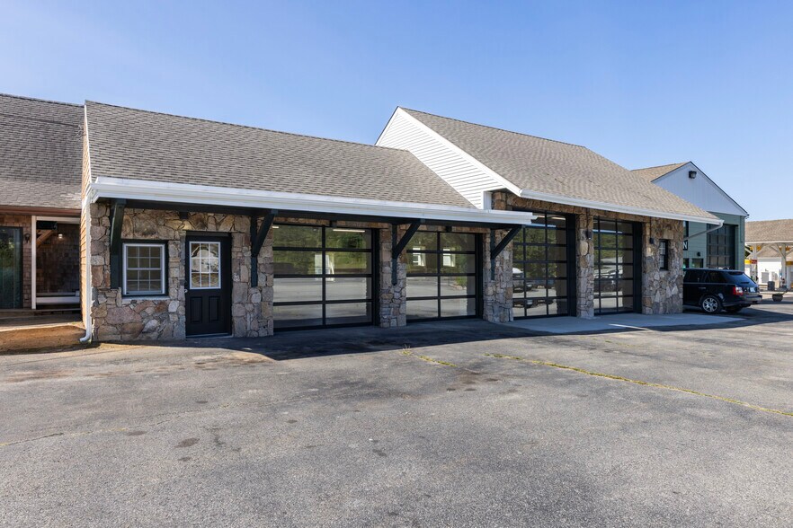 More Photos Of 5680 Post Rd, Charlestown General Retail For Lease