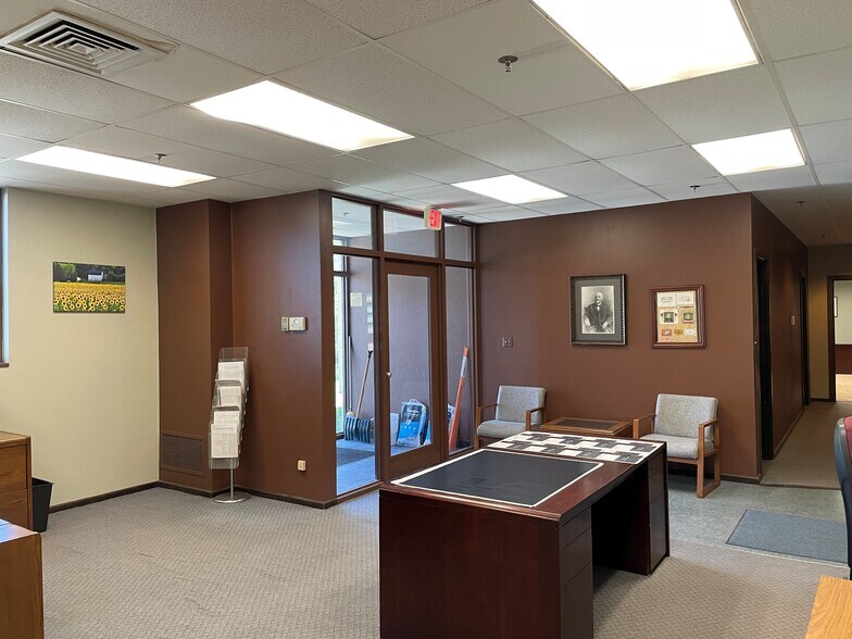 More Photos Of 15805 W Overland Dr, New Berlin Manufacturing For Sale