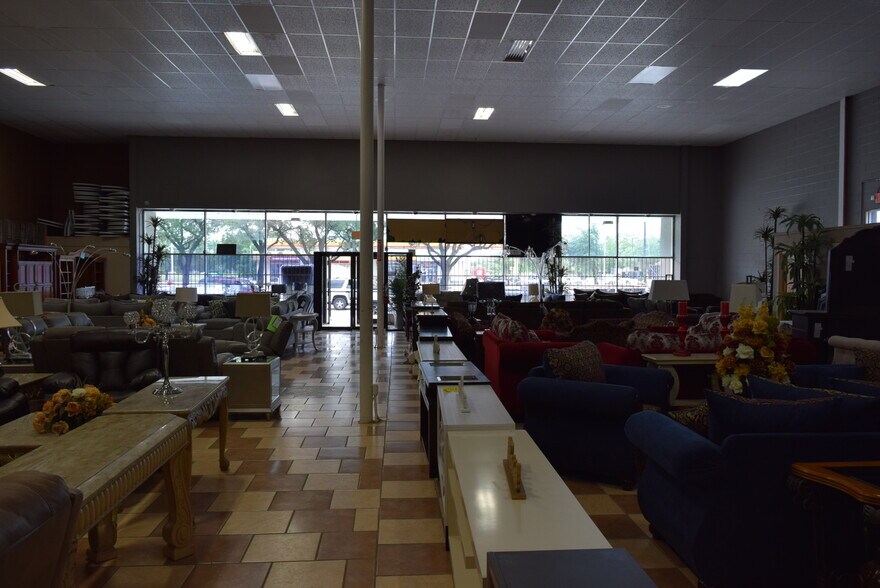 More Photos Of 1115 Broadway St, Houston Freestanding For Sale