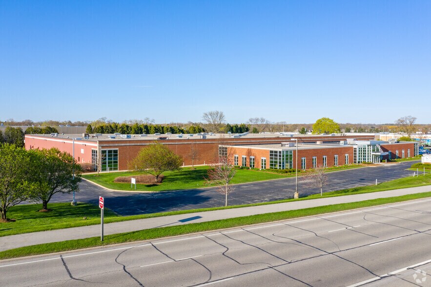 More Photos Of N88 W13901 Main St, Menomonee Falls Service For Lease