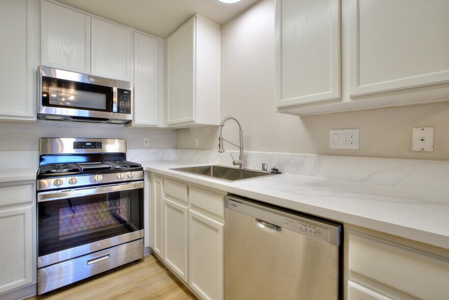 More Photos Of 1080 E Monte Vista Ave, Turlock Apartments For Sale