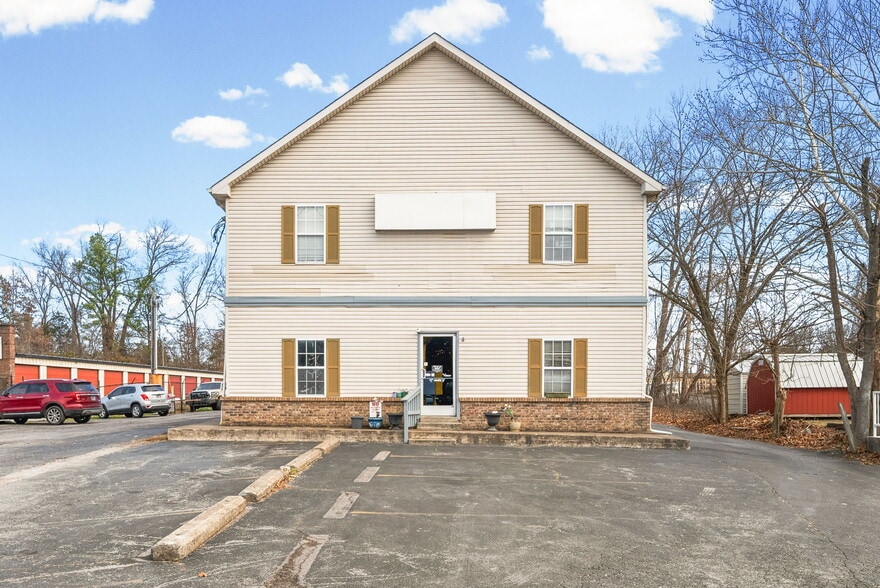 More Photos Of 1959 Fort Campbell Blvd, Clarksville Freestanding For Sale