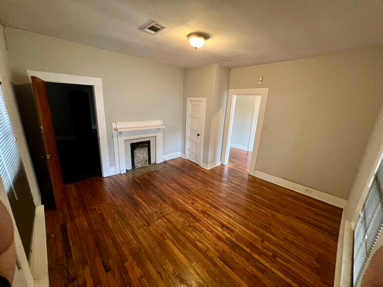 More Photos Of 629 Scott St, Montgomery Office Residential For Sale