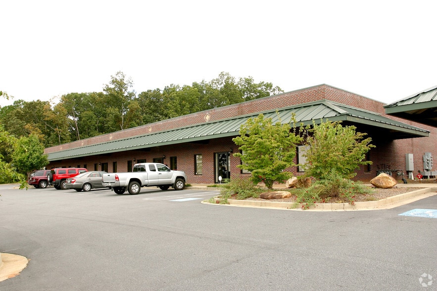More Photos Of 301 Hickory Ridge Trl, Woodstock Unknown For Lease