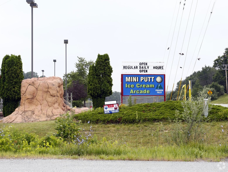 More Photos Of 640 W 400 N, Angola Golf Course Driving Range For Sale