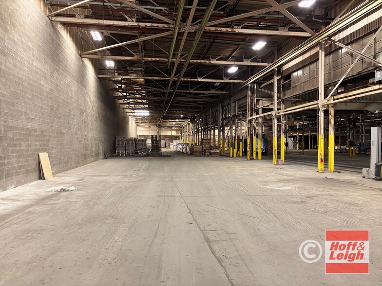 More Photos Of 8500 Clinton Rd, Brooklyn Distribution For Lease