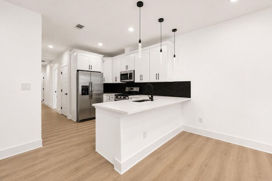 More Photos Of 9210 Caddo Rd, Houston Multifamily For Sale