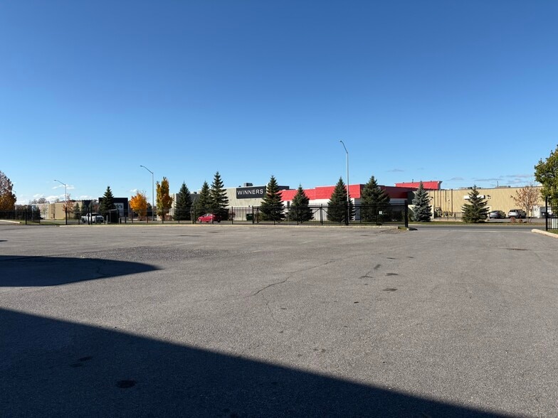 More Photos Of 2747 Chamberland St, Clarence-Rockland Freestanding For Sale