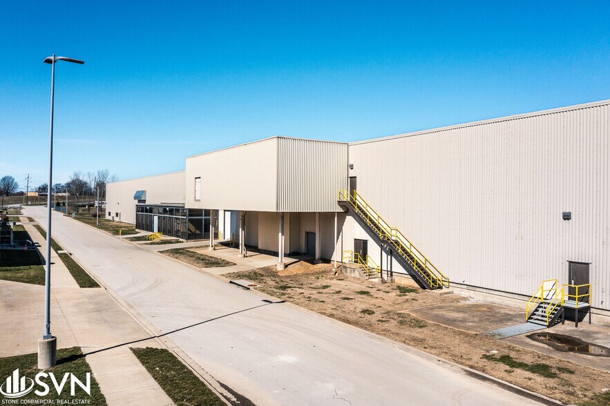 More Photos Of 791 Freight Blvd, Lexington Warehouse For Lease