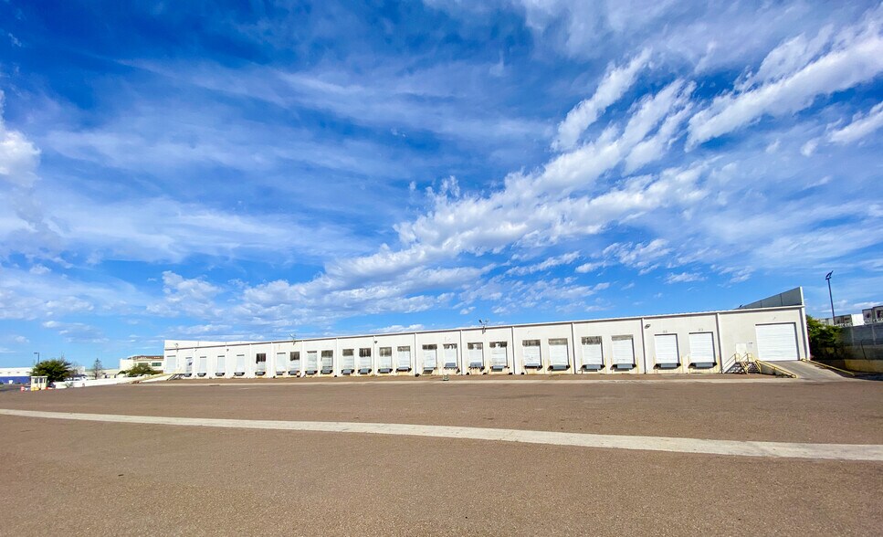 More Photos Of 801 Hallmark Dr, Laredo Warehouse For Lease
