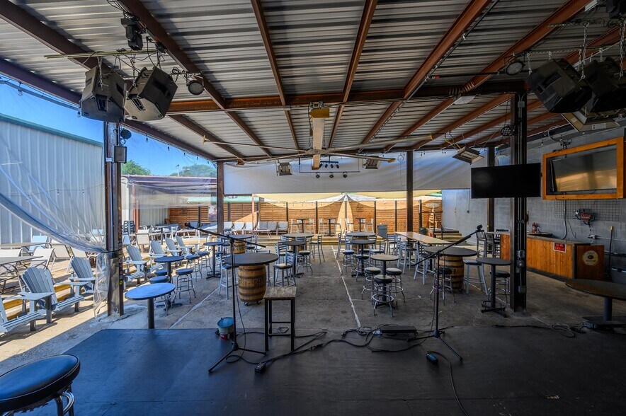 More Photos Of 1721 S Armstrong Ave, Denison Restaurant For Sale