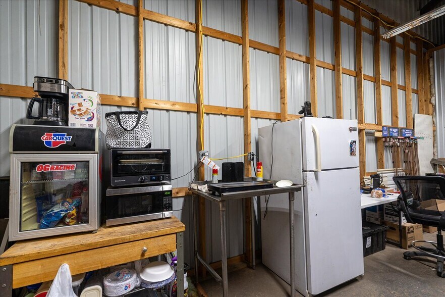 More Photos Of 317 General Daniel Ave N, Danielsville General Retail For Sale