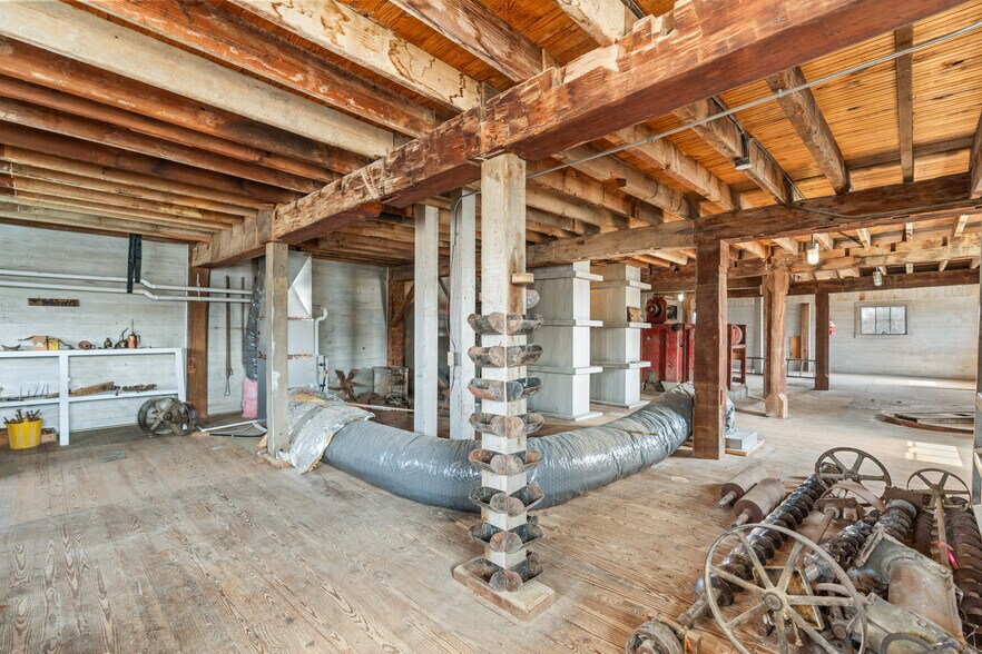 More Photos Of 8572 Silver Lake Rd, Linden Freestanding For Sale