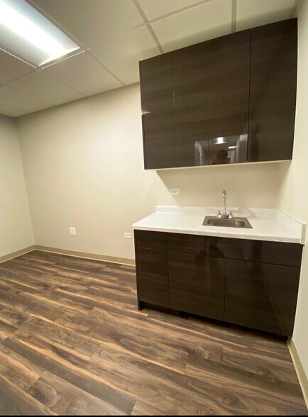More Photos Of 2340 Highland Ave, Lombard Medical For Sale