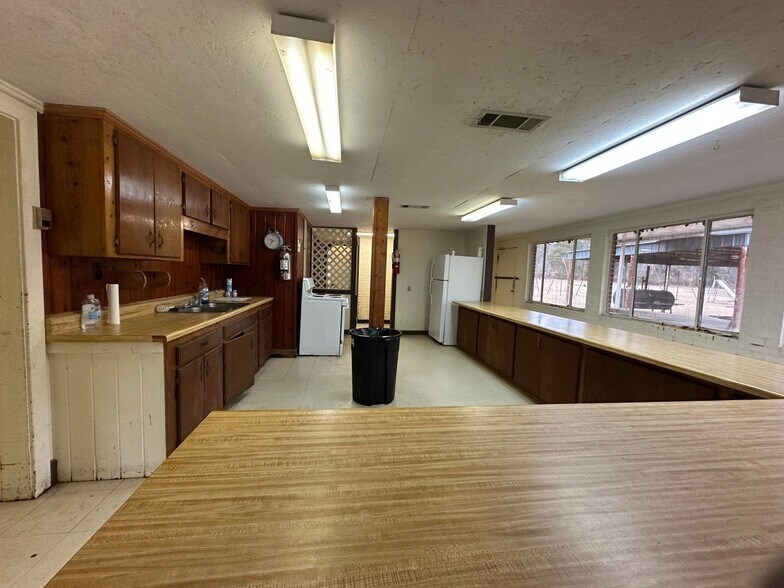 More Photos Of 10 Bowen Rd, Eupora Freestanding For Sale