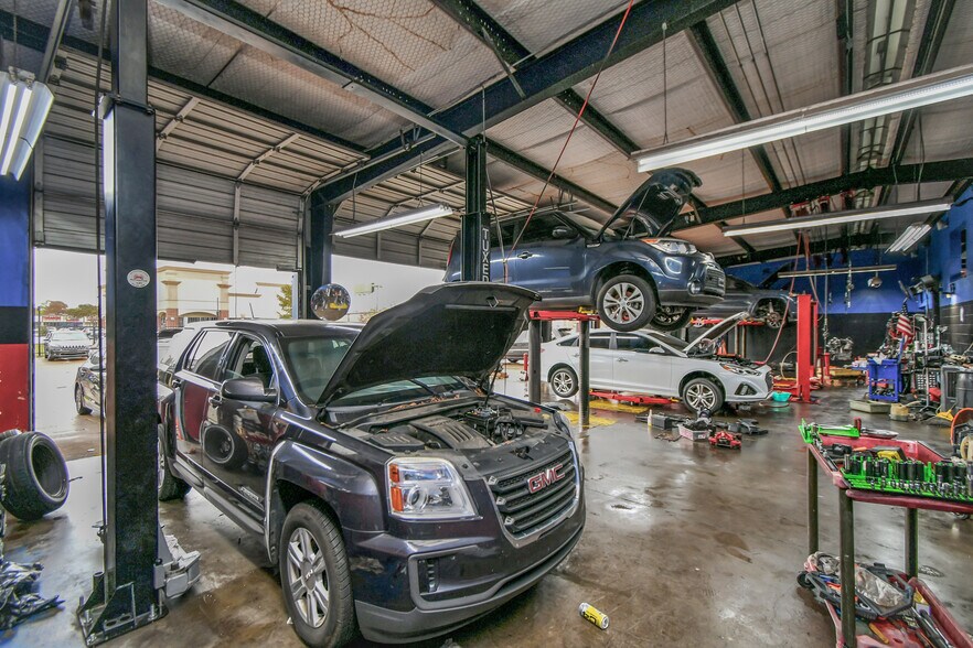 More Photos Of 2525 Westhollow Dr, Houston Auto Repair For Sale