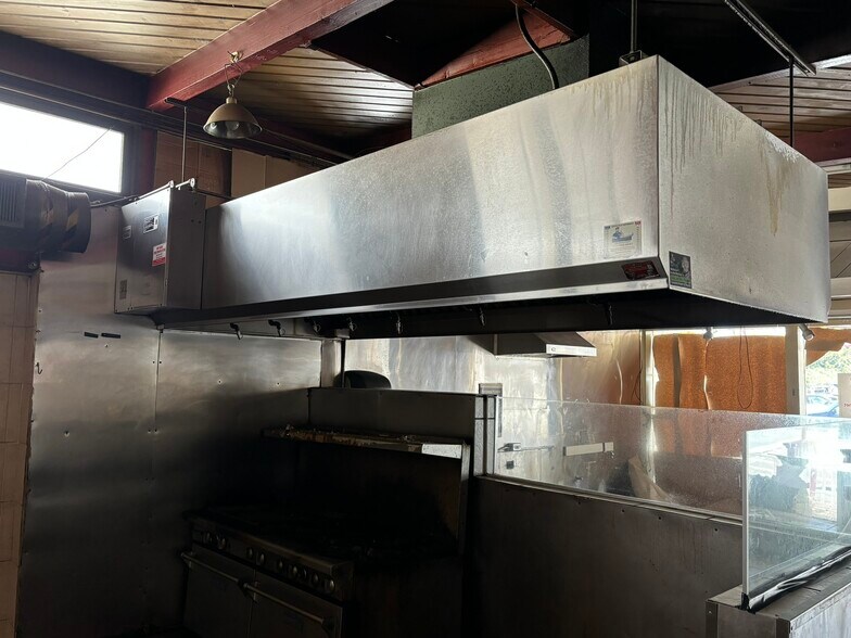 More Photos Of 14445 Big Basin Way, Saratoga Storefront For Lease
