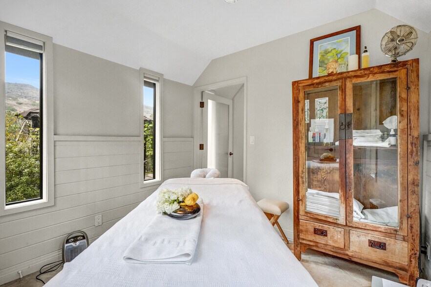 More Photos Of 21095 Raquel Rd, Laguna Beach Specialty For Sale