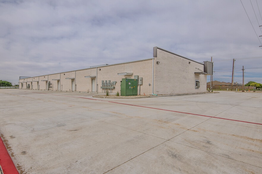 More Photos Of 10617 University Ave, Lubbock Storefront Retail Office For Lease