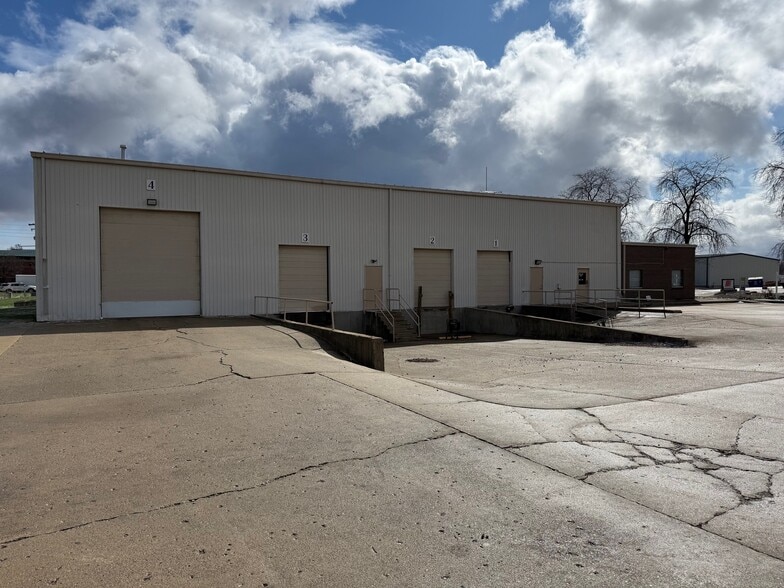 More Photos Of 100 Creasy Ct, Lafayette Industrial For Lease