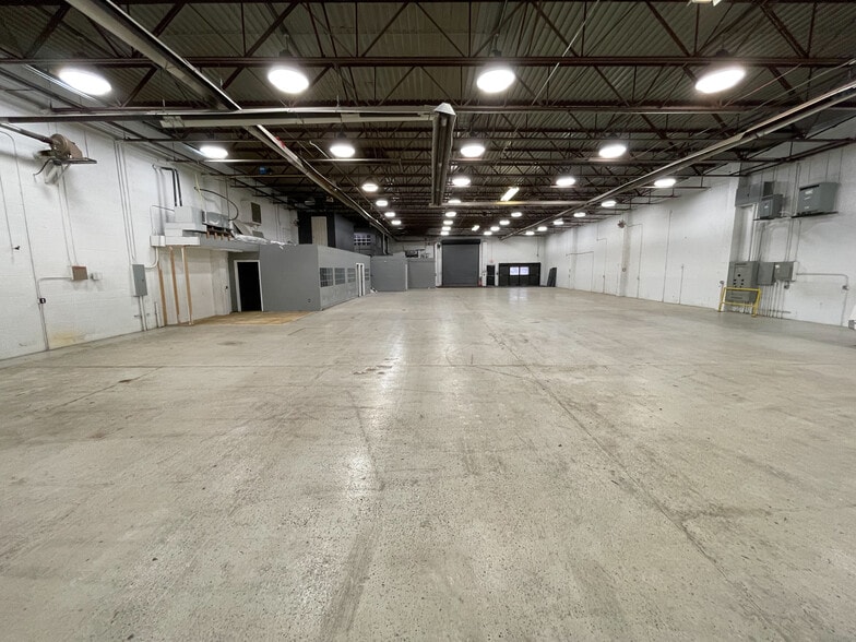 More Photos Of 1371 Saw Mill Run Blvd, Pittsburgh Warehouse For Sale