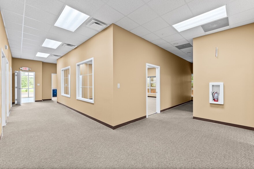 More Photos Of 2231 Stokes Rd, Clarksville Storefront Retail Office For Lease