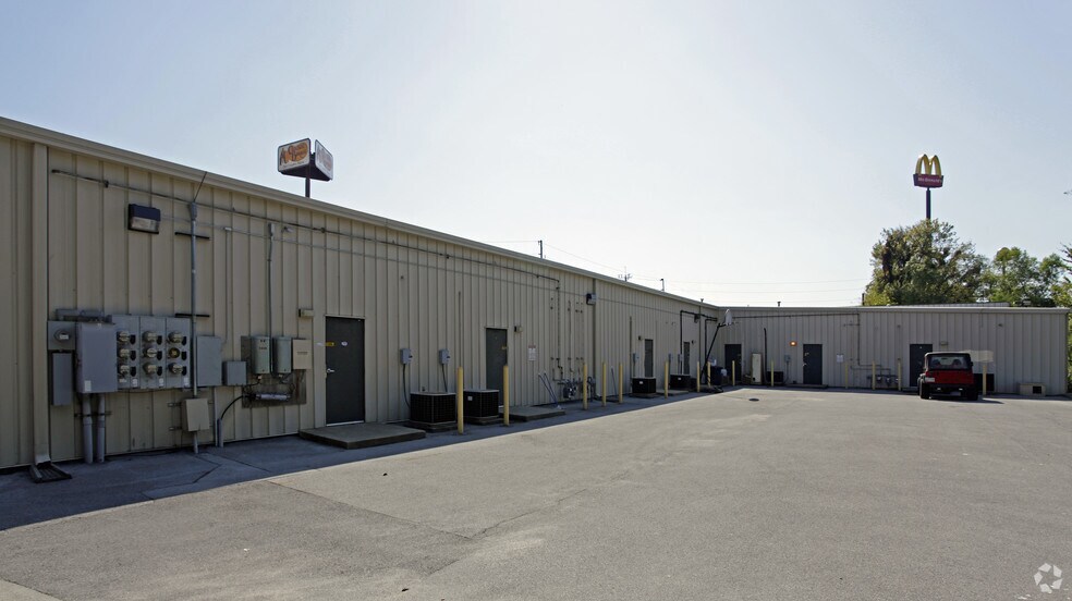 More Photos Of 1459-1473 N Mack Smith Rd, Chattanooga Unknown For Lease