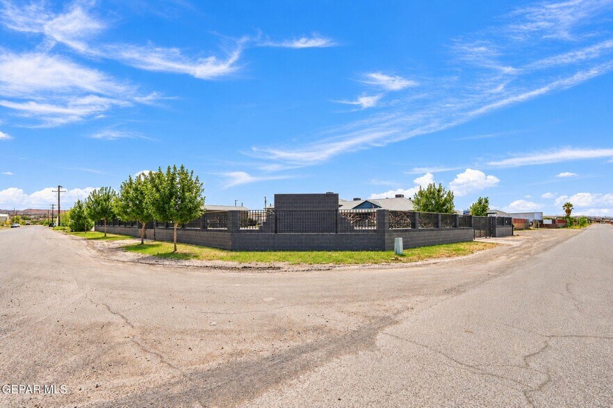 More Photos Of , Sunland Park Flex For Sale