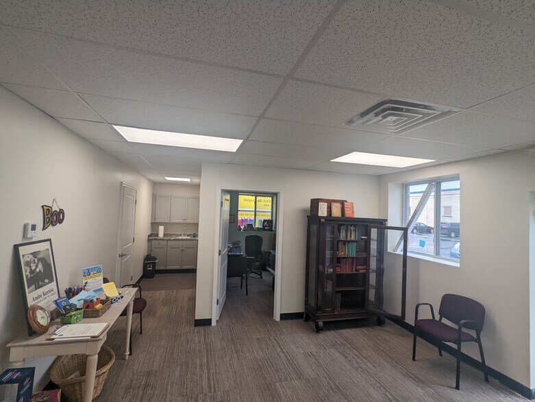 More Photos Of 7300 N Crescent Blvd, Pennsauken Light Manufacturing For Lease