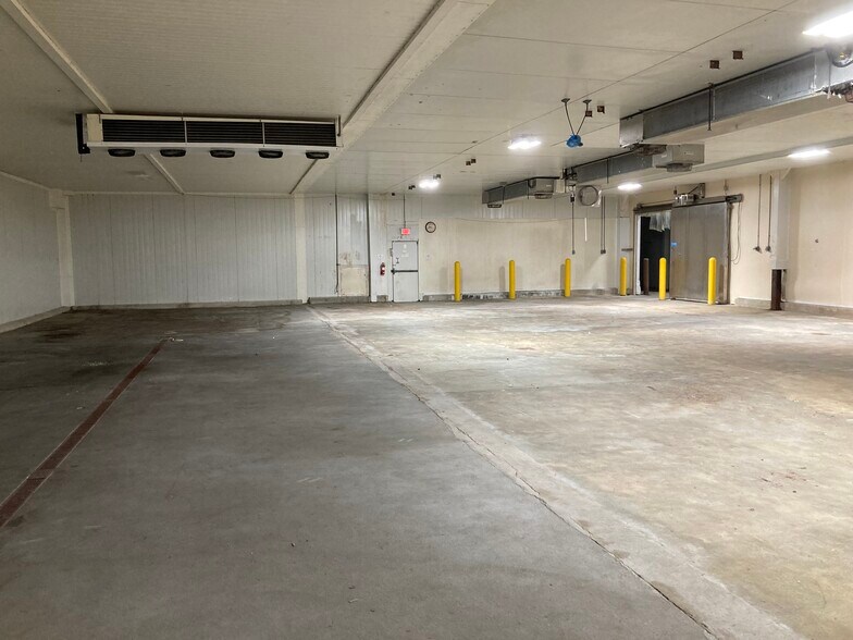 More Photos Of 1560 S Delaware Dr, Mount Bethel Industrial For Sale