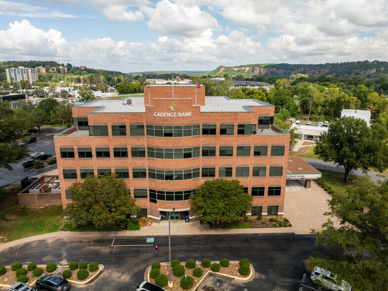Primary Photo Of 2800 Cantrell Rd, Little Rock Office For Lease