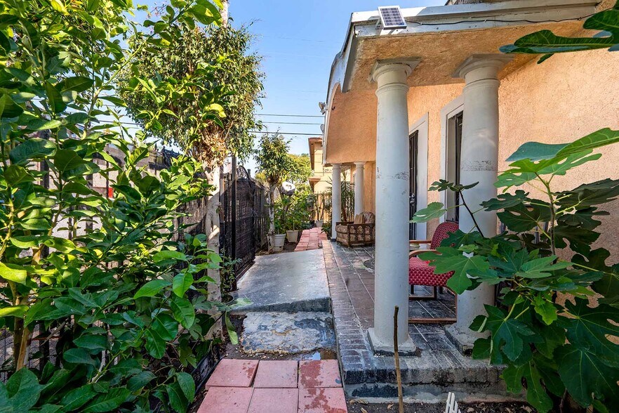 More Photos Of 2336-2338 Pacific Ave, Long Beach Storefront Retail Residential For Sale