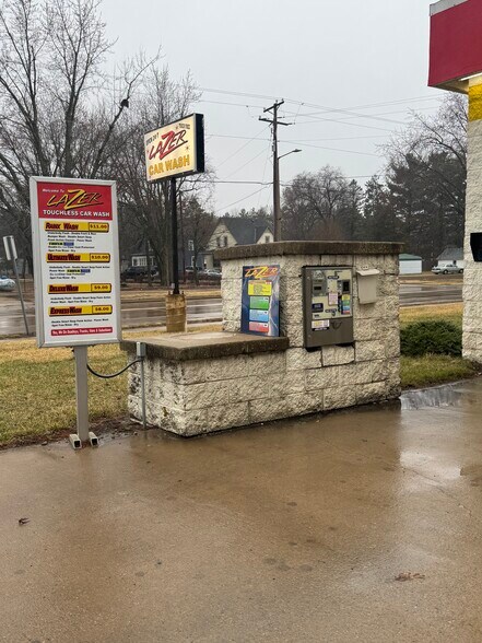 More Photos Of 376 Bannerman Ave, Redgranite Carwash For Sale