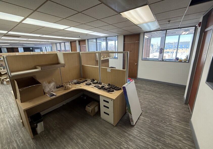 More Photos Of 15 Bury St, Winnipeg Distribution For Sale