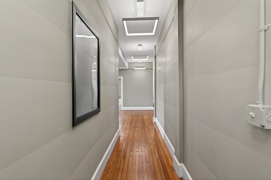 More Photos Of 2301 12th Ave, Nashville Storefront Retail Office For Lease