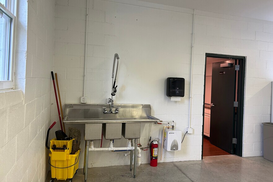 More Photos Of 1001 E Tulip Road, Solsberry Office For Lease