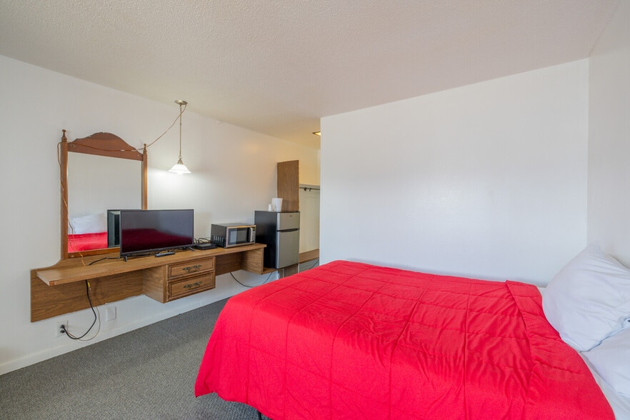 More Photos Of 440 E A St, Casper Hotel For Sale