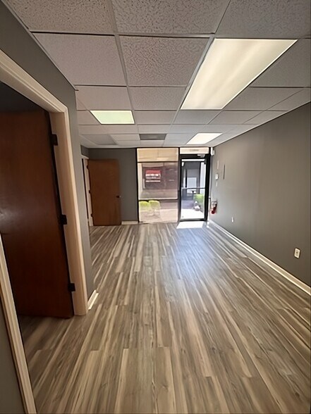 More Photos Of 14902 Winding Creek Ct, Tampa Medical For Lease