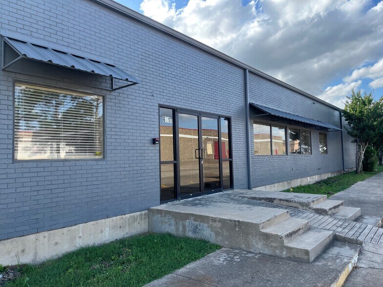 More Photos Of 601 Shepherd Dr, Garland Warehouse For Sale